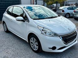 Weiß Gebraucht 2015 Peugeot 208 Active Kleinwagen | 4.550 € (Fairer Preis)