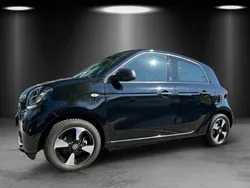 Black / black Gebraucht 2021 Smart ForFour Electric Drive Passion Limousine | 9.990 € (Fairer Preis)