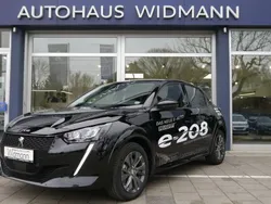 Perla schwarz metallic Gebraucht 2023 Peugeot e-208 Allure Kleinwagen | 19.985 € (Superpreis)