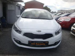 Weiß Gebraucht 2012 Kia Ceed Edition 7 Limousine | 5.999 € (Fairer Preis)