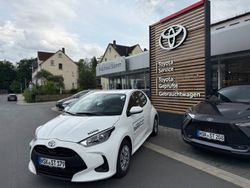 Weiß Gebraucht 2025 Toyota Yaris Hybrid Comfort Limousine | 24.990 € (Fairer Preis)
