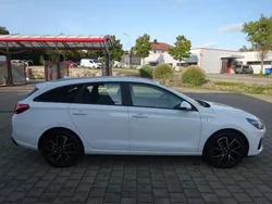 Weiß Gebraucht 2022 Hyundai i30 Pure Kombi | 16.990 € (Fairer Preis)