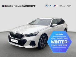 Mineralweiss metallic Gebraucht 2024 BMW 540 M Sport Kombi | 63.985 €