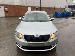 Silber Gebraucht 2013 Skoda Octavia Ambition Limousine | 5.700 € (Etwas zu teuer)