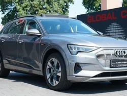 Taifungrau metallic (metallic) Gebraucht 2020 Audi e-tron Ambiente SUV | 28.885 € (Superpreis)