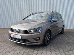 Pyramid gold metallic Gebraucht 2018 VW Golf Sportsvan Highline Van / Kleinbus | 14.490 € (Fairer Preis)