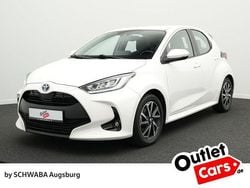Super white Gebraucht 2022 Toyota Yaris Hybrid Limousine | 16.670 € (Guter Preis)