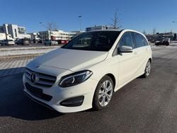 Weiß Gebraucht 2017 Mercedes 200 Edition Limousine | 14.490 € (Fairer Preis)