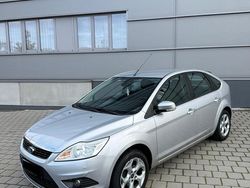 Silber Gebraucht 2009 Ford Focus Limousine | 2.900 € (Fairer Preis)
