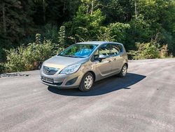 Braun Gebraucht 2012 Opel Meriva Van / Kleinbus | 7.599 € (Etwas zu teuer)
