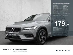 Grau Gebraucht 2023 Volvo V60 CC Plus Kombi | 34.750 € (Superpreis)