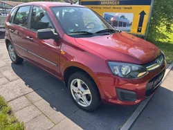 Rot Gebraucht 2016 Lada Kalina Kleinwagen | 3.900 € (Teuer)
