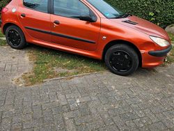 Orange Gebraucht 1998 Peugeot 206 Kleinwagen | 1.000 €