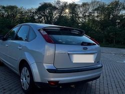 Silber Gebraucht 2006 Ford Focus Limousine | 1.250 €