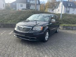 Schwarz Gebraucht 2014 Lancia Voyager Van / Kleinbus | 5.990 €