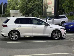 Weiß Gebraucht 2023 VW Golf VIII R-line Kleinwagen | 30.300 € (Superpreis)