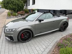 Grau Gebraucht 2023 Audi TT Roadster Competition Cabrio | 37.999 € (Guter Preis)