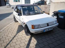 Weiß Gebraucht 1988 Peugeot 205 Cabrio | 3.500 €