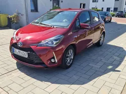 Rot Gebraucht 2017 Toyota Yaris Hybrid Comfort Kleinwagen | 14.000 € (Fairer Preis)