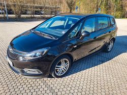 Schwarz Gebraucht 2018 Opel Zafira Tourer Van / Kleinbus | 11.900 € (Fairer Preis)