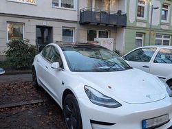 Weiß Gebraucht 2020 Tesla Model 3 Standard Range Plus Limousine | 21.000 € (Fairer Preis)
