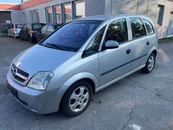 Grau Gebraucht 2004 Opel Meriva Essentia Van / Kleinbus | 1.700 € (Etwas zu teuer)