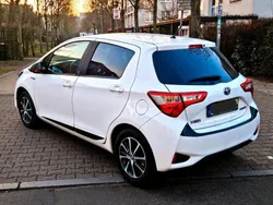Weiß Gebraucht 2018 Toyota Yaris Hybrid Kleinwagen | 10.999 € (Superpreis)