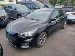 Schwarz Gebraucht 2021 Ford Focus ST-Line Limousine | 19.990 € (Fairer Preis)