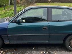 Grün Gebraucht 1997 Opel Astra Limousine | 600 € (Superpreis)