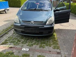 Grau Gebraucht 2004 Citroën Xsara Picasso Van / Kleinbus | 1.000 €