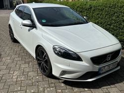 Weiß Gebraucht 2016 Volvo V40 R-Design Kombi | 15.500 € (Fairer Preis)