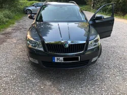 Grau Gebraucht 2011 Skoda Octavia LAURIN & KLEMENT Kombi | 6.990 € (Fairer Preis)