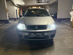 Grau Gebraucht 2003 Fiat Punto Limousine | 1.500 € (Fairer Preis)
