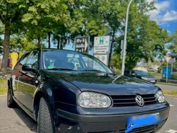Schwarz Gebraucht 2002 VW Golf IV Limousine | 2.600 € (Fairer Preis)