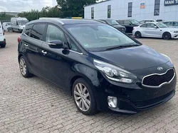 Schwarz Gebraucht 2016 Kia Carens DREAM-TEAM Edition Van / Kleinbus | 11.800 € (Guter Preis)