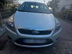 Silber Gebraucht 2010 Ford Focus Kombi | 1.400 € (Fairer Preis)