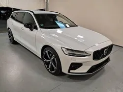 Crystal white pearl / metallic Gebraucht 2023 Volvo V60 Plus Kombi | 40.500 € (Fairer Preis)