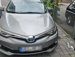 Grau Gebraucht 2018 Toyota Auris Hybrid Kombi | 16.500 € (Fairer Preis)