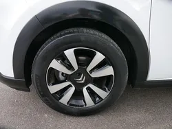 Weiß/ dach schwarz weiß/ dach schwarz Gebraucht 2022 Citroën C3 PureTech Kleinwagen | 15.077 € (Guter Preis)