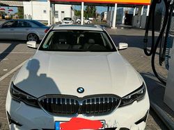 Weiß Gebraucht 2020 BMW 320 Luxury Line Kombi | 26.780 € (Fairer Preis)