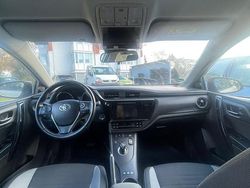 Weiß Gebraucht 2016 Toyota Auris Hybrid Kombi | 9.450 € (Guter Preis)