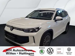 Oryxweiß perlmutteffekt Gebraucht 2025 VW Tayron Life SUV | 42.922 €