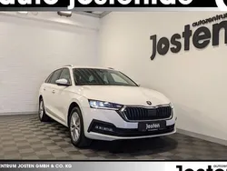 Weiß Gebraucht 2022 Skoda Octavia Ambition Kombi | 22.880 € (Superpreis)