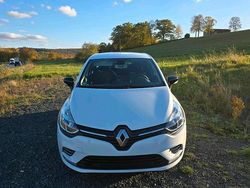 Weiß Gebraucht 2020 Renault Clio V Collection Kleinwagen | 9.500 €