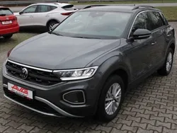 Grau Gebraucht 2024 VW T-Roc Life SUV | 32.783 € (Etwas zu teuer)