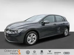 Grau Gebraucht 2022 VW Golf VIII Life Limousine | 20.980 € (Guter Preis)