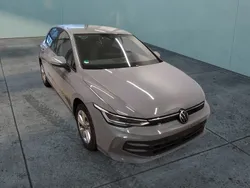 Grau Gebraucht 2024 VW Golf VIII Life Limousine | 25.470 € (Fairer Preis)
