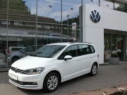 Pure white Gebraucht 2022 VW Touran Comfortline Van / Kleinbus | 18.990 € (Guter Preis)