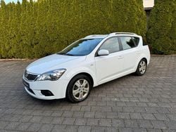 Weiß Gebraucht 2011 Kia Ceed Sportswagon Spirit Kombi | 1.950 € (Fairer Preis)
