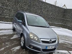 Grau Gebraucht 2007 Opel Zafira Edition Van / Kleinbus | 1.980 € (Guter Preis)
